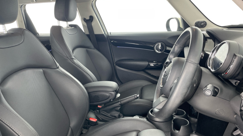 MINI Hatchback 1.5 Cooper Classic 5dr Auto Petrol Hatchback